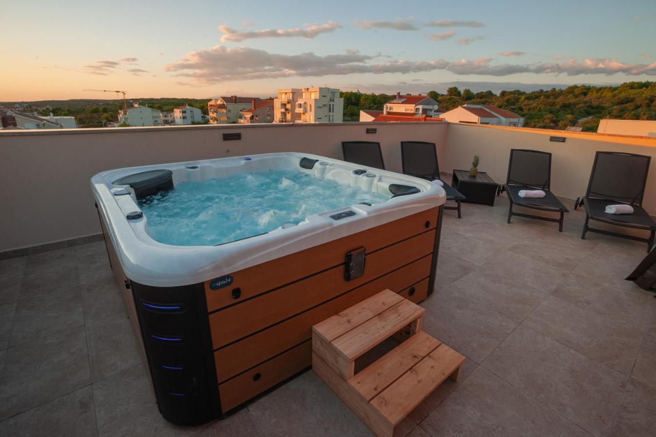 Apartments Luana With Private Jacuzzi Zadar Ngoại thất bức ảnh
