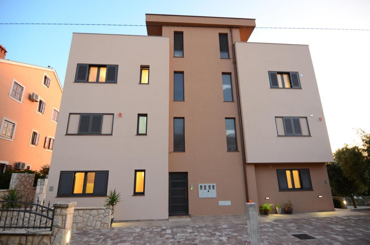 Apartments Luana With Private Jacuzzi Zadar Ngoại thất bức ảnh