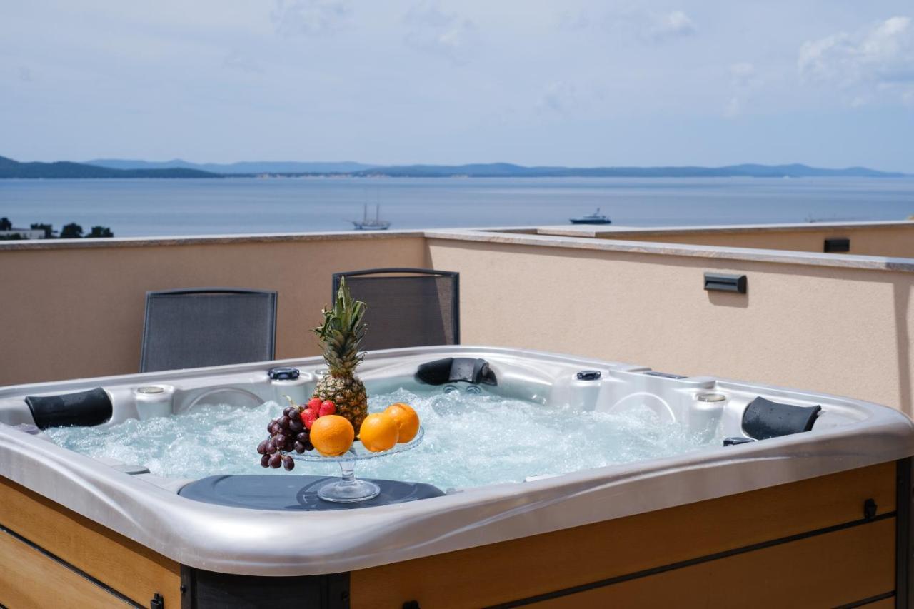 Apartments Luana With Private Jacuzzi Zadar Ngoại thất bức ảnh