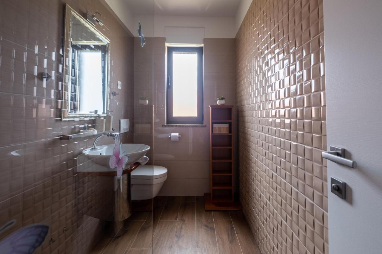 Apartments Luana With Private Jacuzzi Zadar Ngoại thất bức ảnh