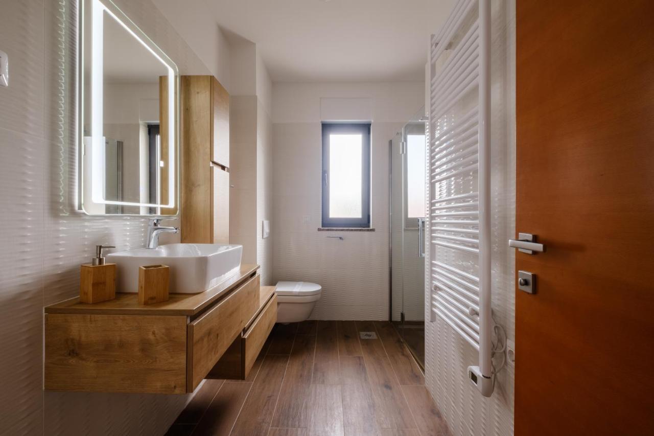 Apartments Luana With Private Jacuzzi Zadar Ngoại thất bức ảnh