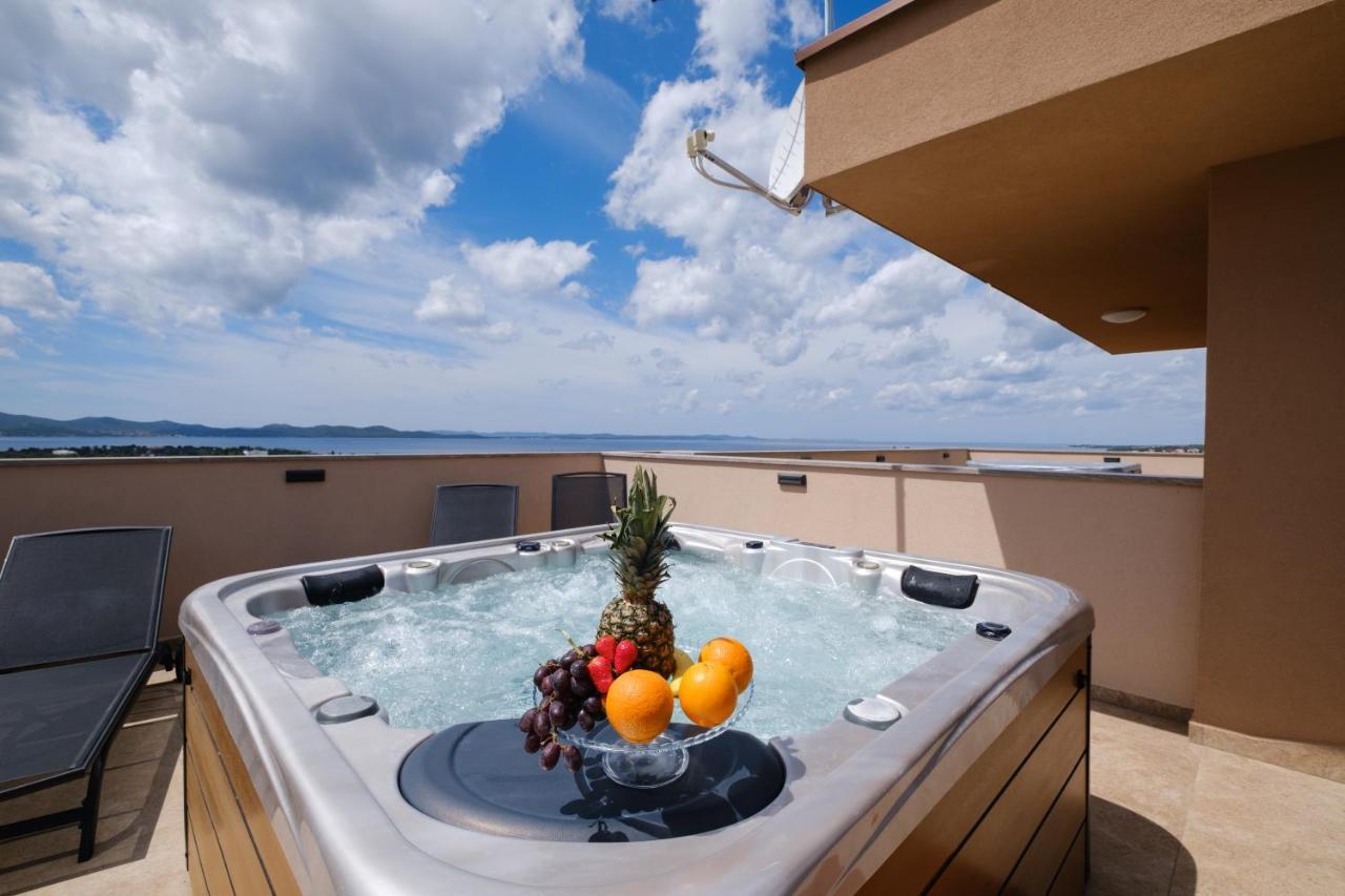 Apartments Luana With Private Jacuzzi Zadar Ngoại thất bức ảnh