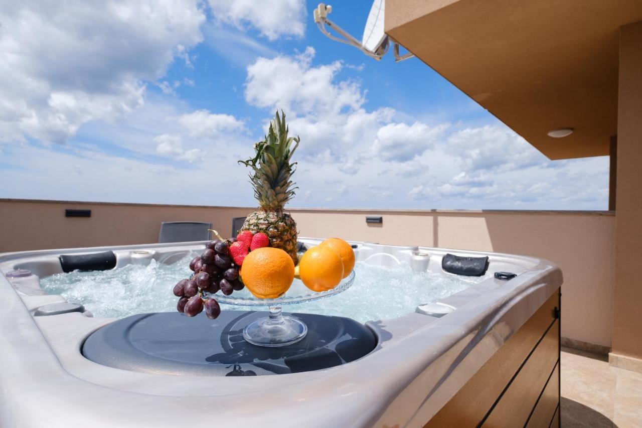 Apartments Luana With Private Jacuzzi Zadar Ngoại thất bức ảnh