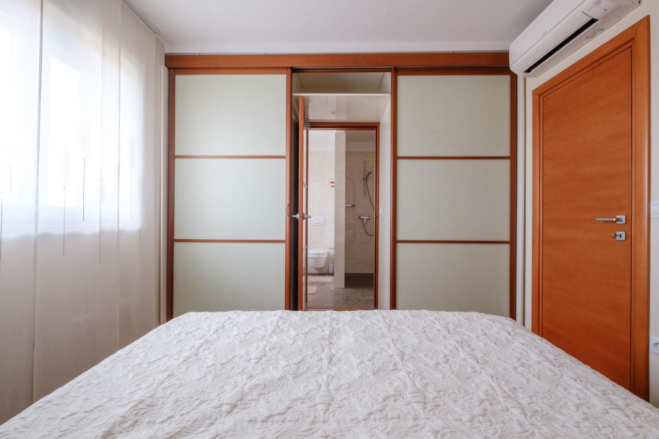 Apartments Luana With Private Jacuzzi Zadar Ngoại thất bức ảnh
