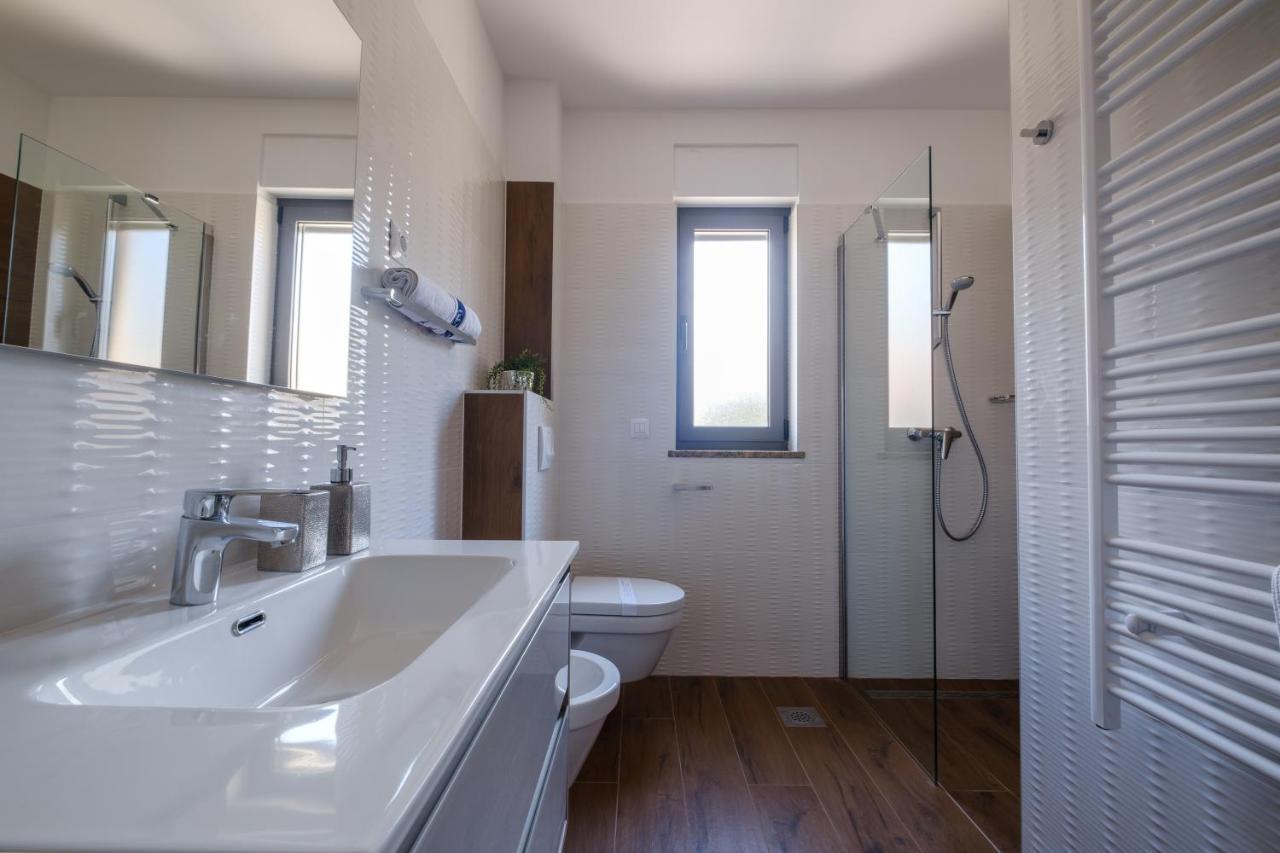 Apartments Luana With Private Jacuzzi Zadar Ngoại thất bức ảnh