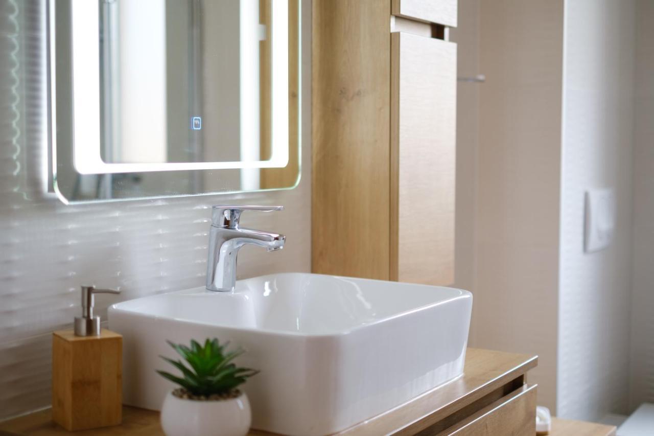 Apartments Luana With Private Jacuzzi Zadar Ngoại thất bức ảnh