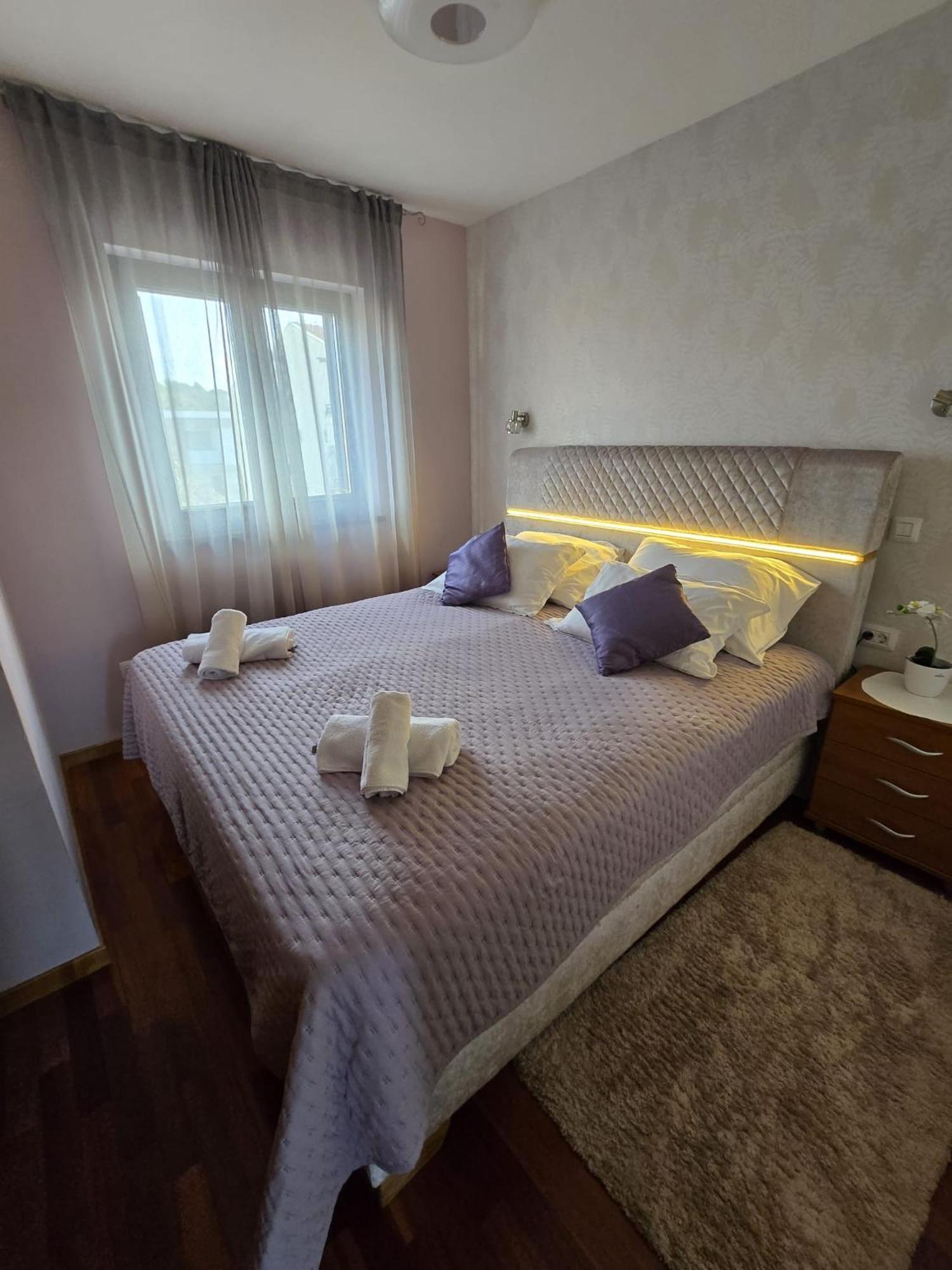 Apartments Luana With Private Jacuzzi Zadar Ngoại thất bức ảnh
