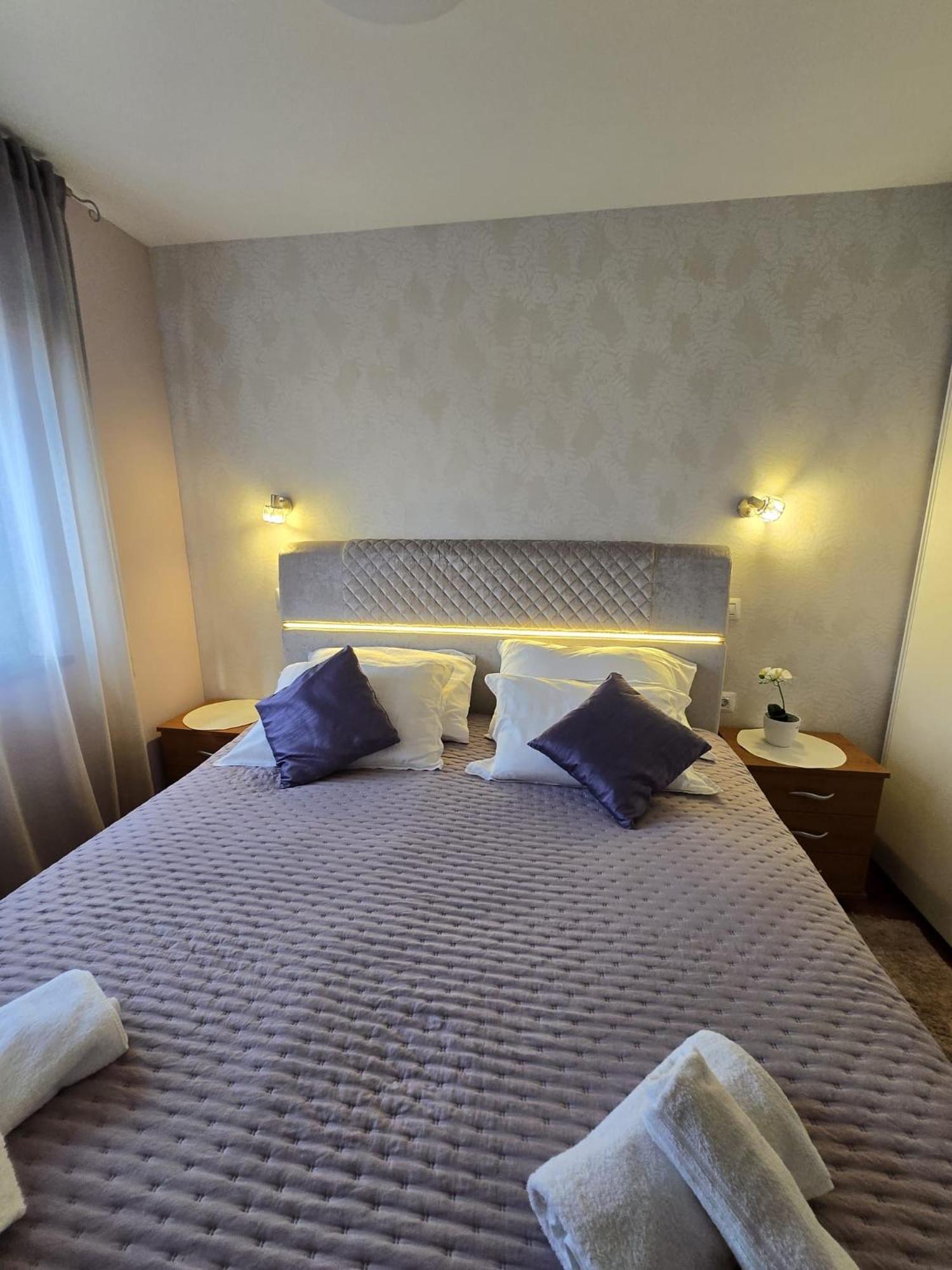 Apartments Luana With Private Jacuzzi Zadar Ngoại thất bức ảnh