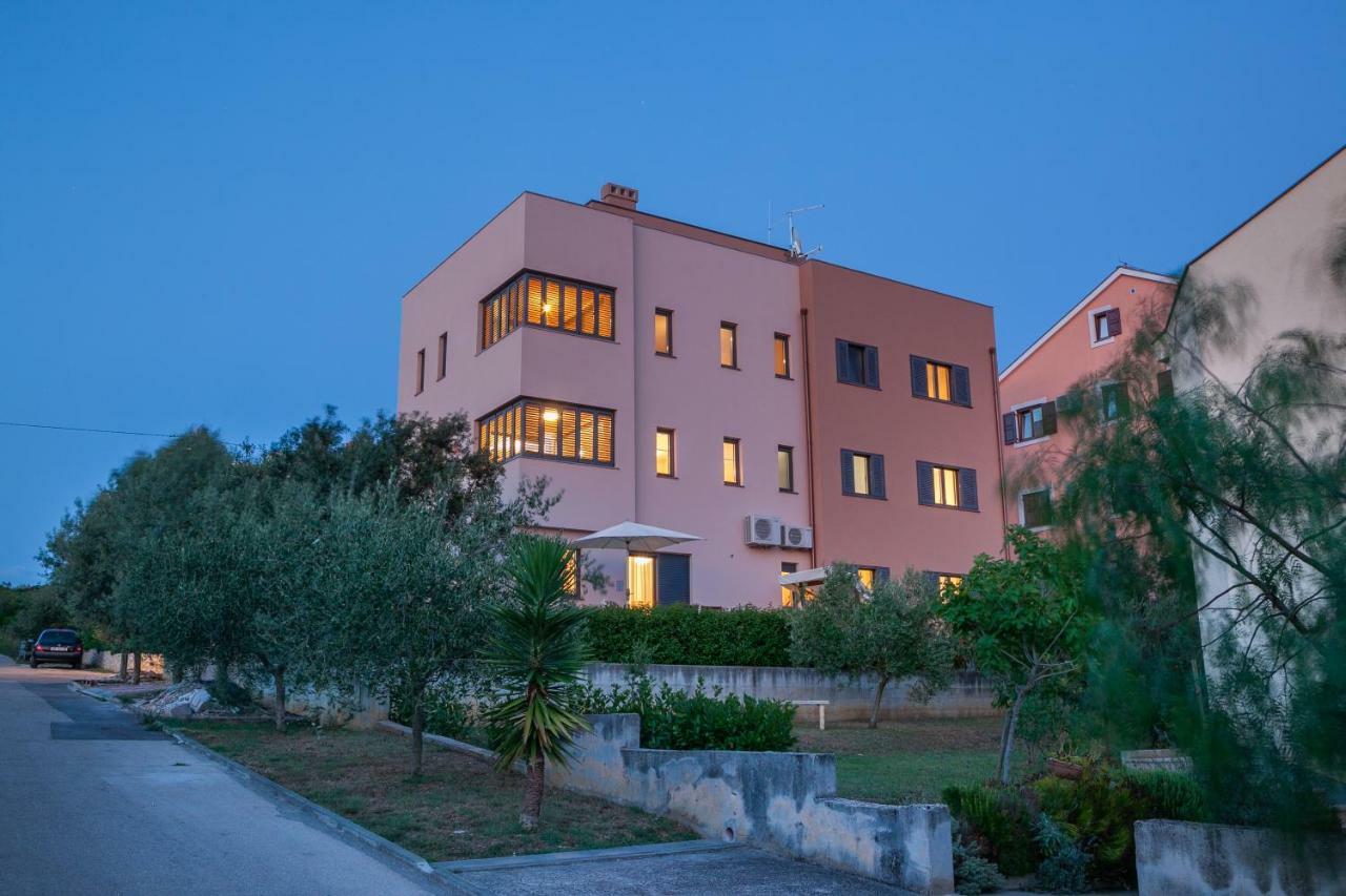 Apartments Luana With Private Jacuzzi Zadar Ngoại thất bức ảnh