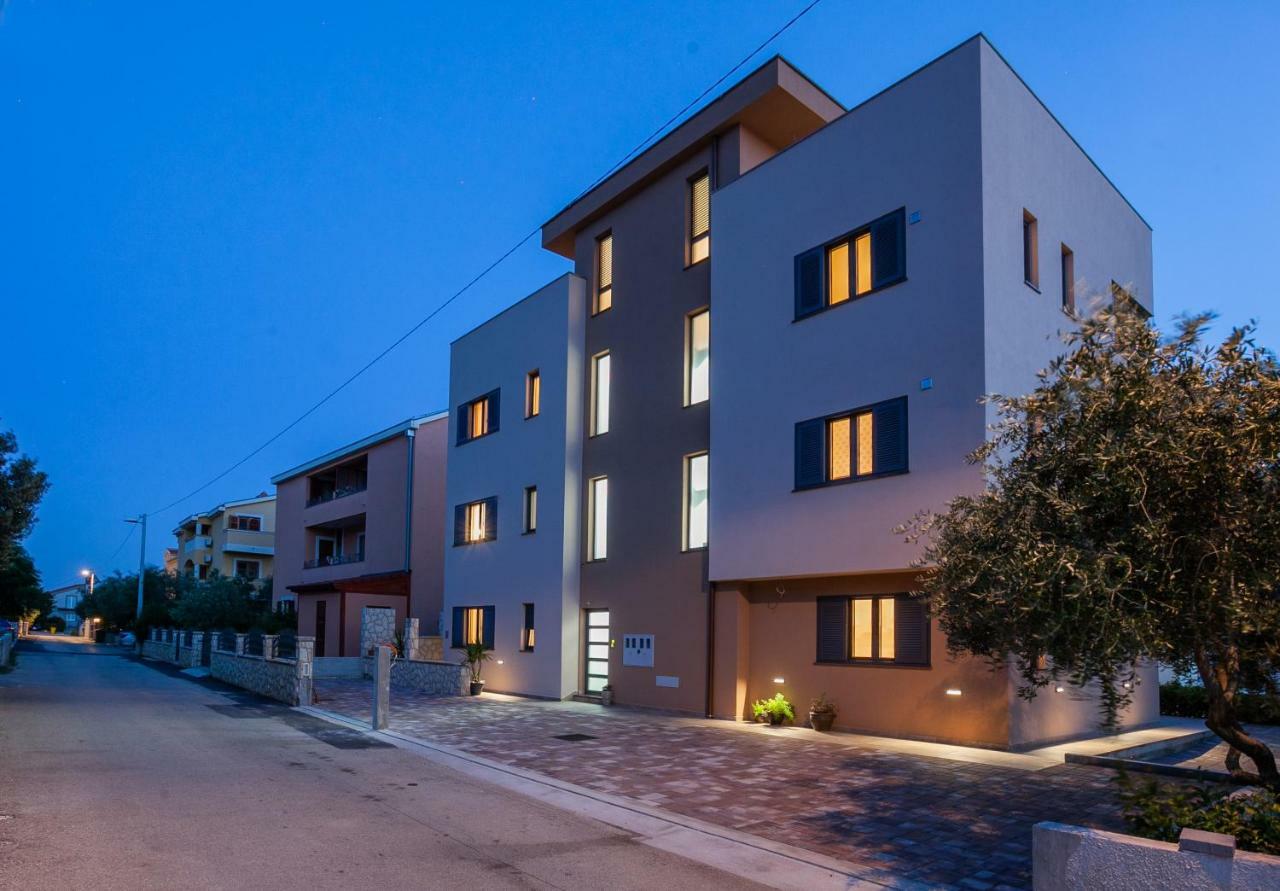 Apartments Luana With Private Jacuzzi Zadar Ngoại thất bức ảnh